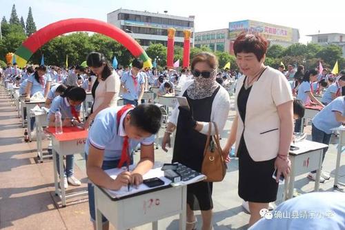 惊动县长啦,确山靖宇广场发生啥事了?