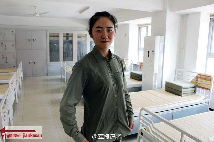 英姿绽放阅兵三军仪仗队秀丽女兵上军校