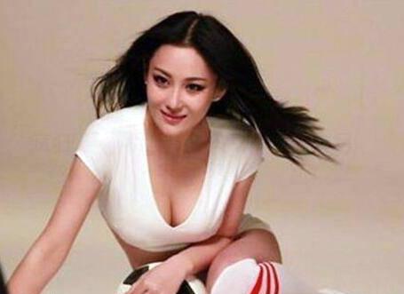 张馨予23岁青涩旧照曝光小蛮腰翘臀大秀丰满身材