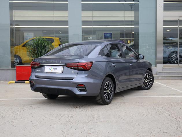 全新荣威i5上市599万起比卡罗拉和帝豪都宽