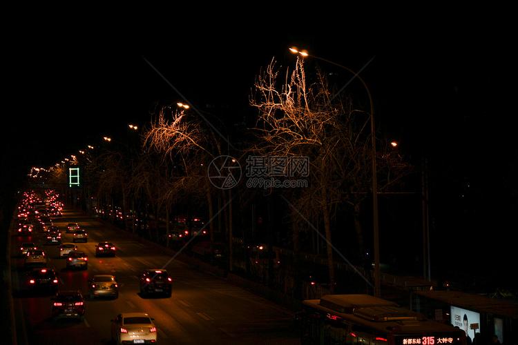 北京冬天马路夜景