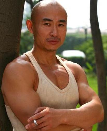 《亮剑》孙德胜举刀拼鬼子,演员江水偷摘西红柿,他斥小姐拒钟馗