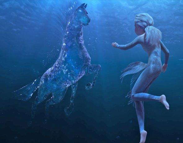 不爱裙装爱裤装冰雪奇缘2艾莎新造型顺应时代潮流frozen2hugecha