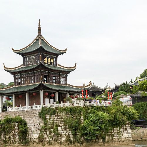 89 首页 景点详情  甲秀楼作为唯一一个贵阳之行的参观景点,还是不
