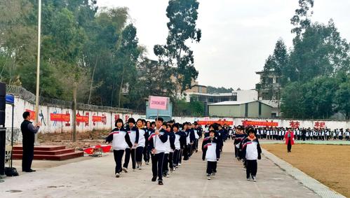 奔跑吧,骄傲的少年—陆川县马坡镇初级中学七年级体育