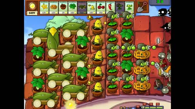 植物大战僵尸:寒冰射手和豌豆机枪远程射击僵尸,路上还种了满满的海藻