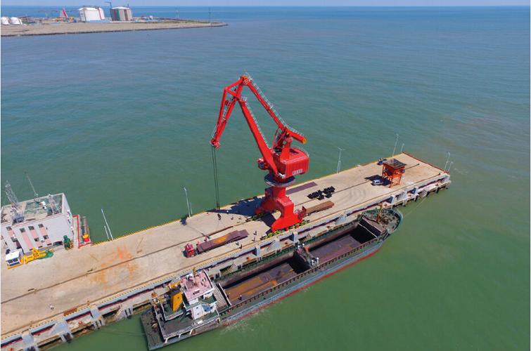 洋口港重件码头首次服务县内规模企业