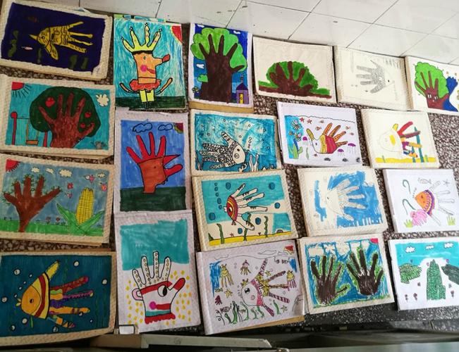 秀山第二小学一(6)班美术考试作业《手形添画》