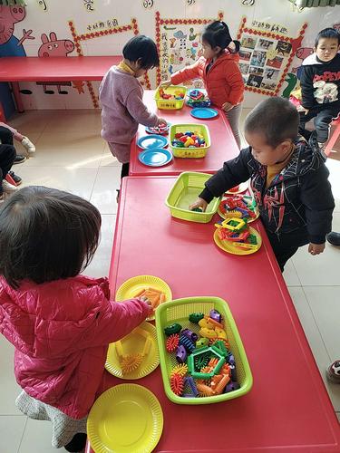 童乐幼儿园——小班段"整理玩具"比赛