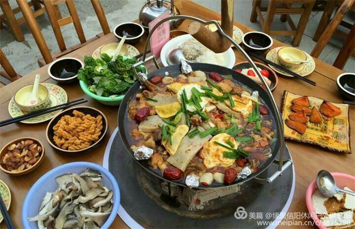 乡都特色吊锅,原滋原味农家菜,愈品愈浓故乡情.
