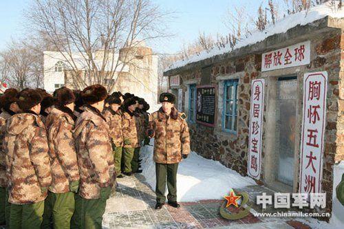 解放军驻珍宝岛部队营房震撼标语:解放全球(图)