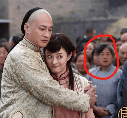 孙俪被何润东搂在怀表情生动, 网友齐呼: 这一刻超心疼超哥