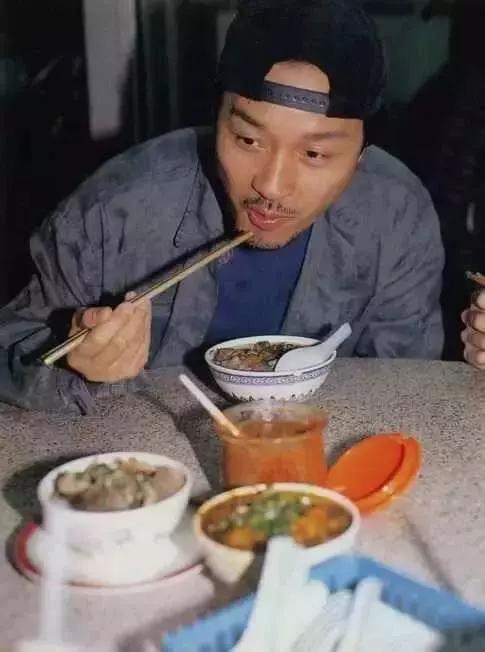 张国荣来吃面也要乖乖排队!这个古惑仔开的面店,火爆得让吃货想哭