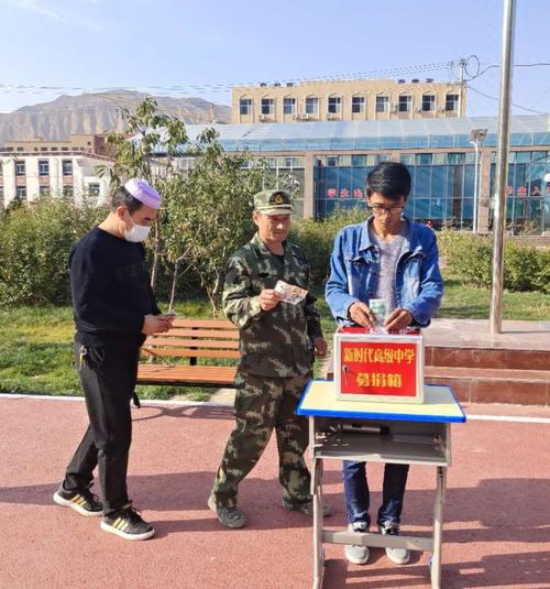 循化县新时代高级中学开展全国扶贫日倡议,教育,捐款等活动