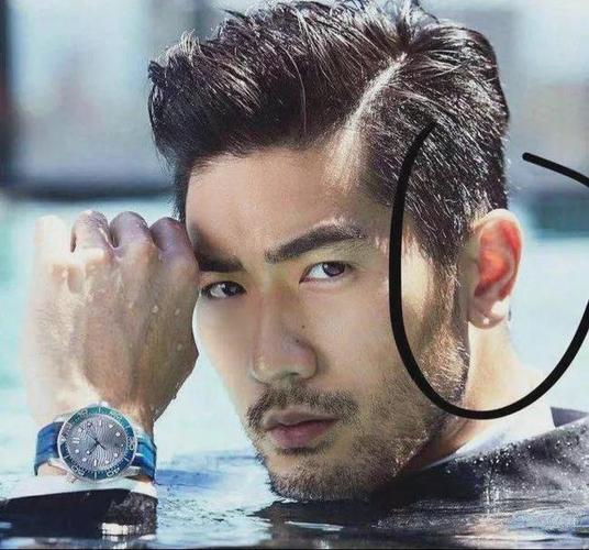 因心梗猝死的台湾演员高以翔,艺人"小鬼"黄洪升,耳垂也有折痕