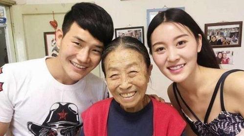 李泰坤和老婆的照片视频在线观看 - 西瓜视频