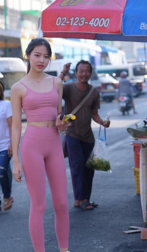 达妹引起的紧身裤风波究竟什么样的身材才适合偏瘦or微胖