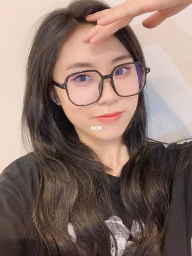 戴眼镜自拍_自拍_素颜_自拍神器_显脸小_戴眼镜的我_时尚_配饰