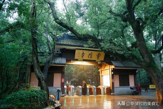 灵隐寺一对联14字,悬挂1700年,道尽了一生