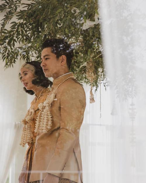 后来kaew回应,"礼貌比发色和发型更重要"