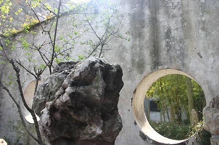 图片个园是扬州最大盐商黄至筠的私家园林,在园中体现春夏秋冬四景