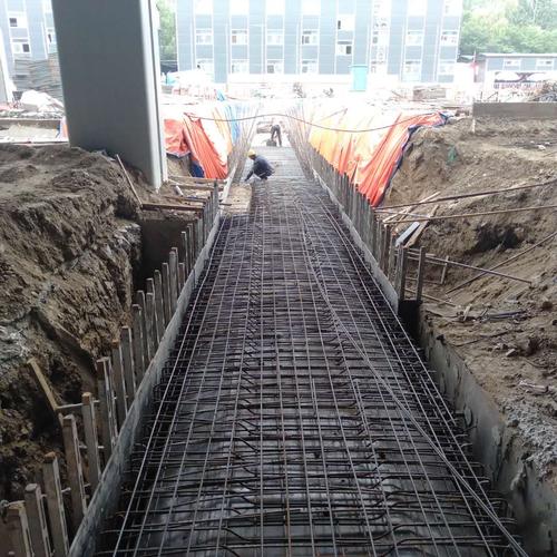 4,北雨棚g~h轴/8~9轴涵洞钢筋绑扎.