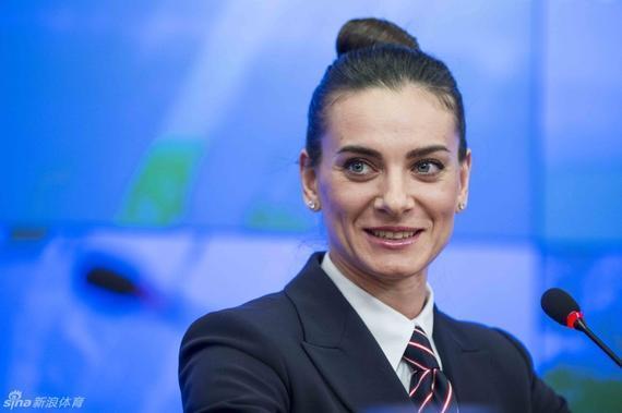 北京时间8月16日,据外媒报道,俄罗斯女子撑杆跳名将伊辛巴伊娃近日在