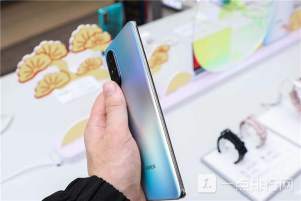 荣耀v40轻奢版和vivos7e活力版参数对比哪款更值得买