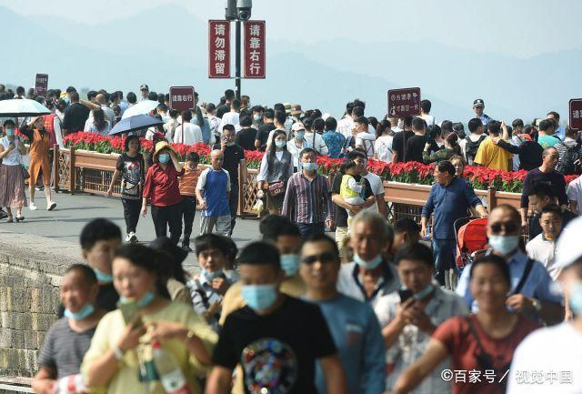 国庆长假 人潮汹涌游西湖
