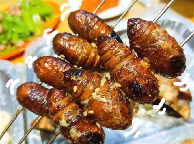 烤蚕蛹04看这鸡脖子,好多肉啊,绝对让你吃得很过瘾.