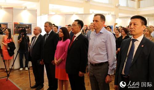 哈尔科夫举办中华人民共和国成立70周年成就图片展