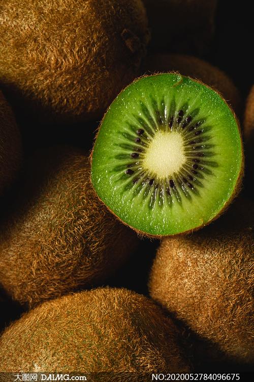 切开的香甜猕猴桃特写摄影高清图片_大图网图片素材
