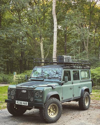 老款路虎卫士,虽说生命周期很长,但终归是看一眼少一眼