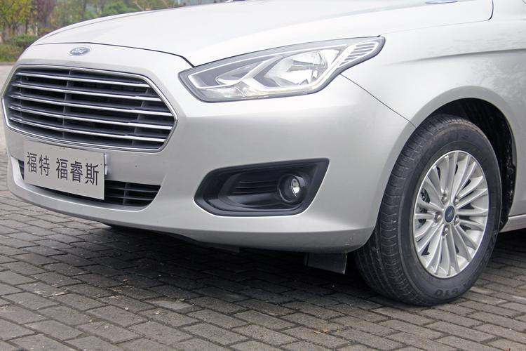 福特福睿斯17最新款1.5l自动舒适价格现车充足