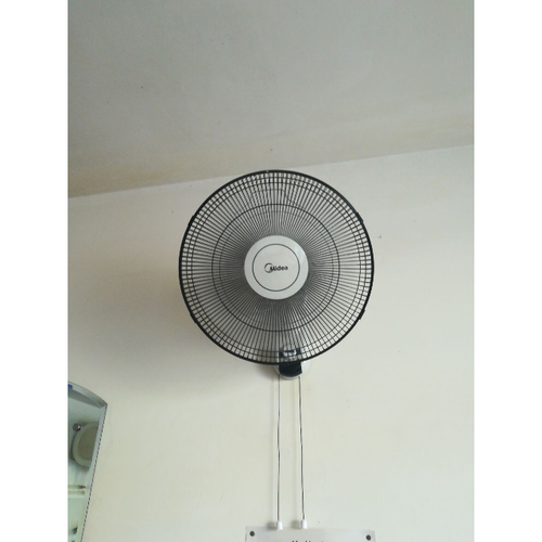> 美的壁扇fw40-f3挂壁式电扇家用摇头风扇 16吋台式电风扇挂墙壁商品