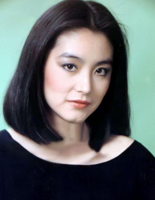 高清镜头下的林青霞,不仅有美人尖和美人沟,重要的是骨相绝佳