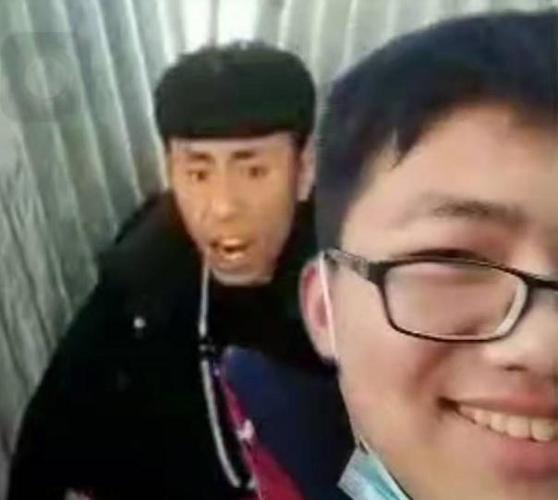 网课可以自设背景图后学生脑洞大开家长自己在叙利亚