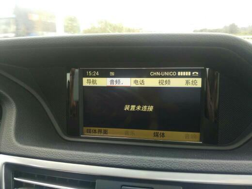 奔驰e系列 怎么蓝牙连接手机用车里的音响放歌 急