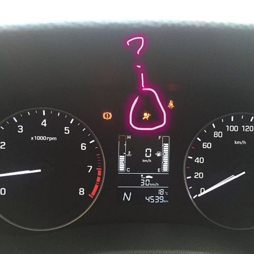 现代ix25仪表盘上的报警图标,这个是什么意思啊?