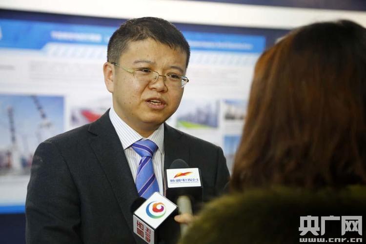 特变电工执行总裁黄汉杰接受记者采访(央广网记者 张雷 摄)