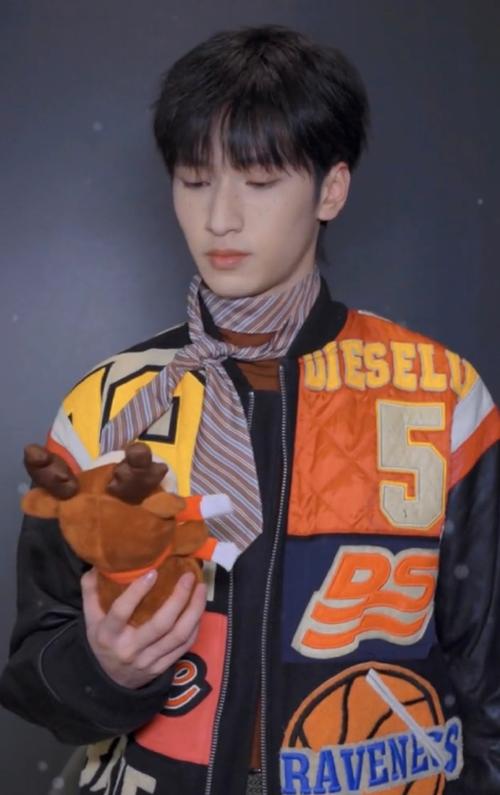 严浩翔就是戴漂亮领带的小猫吧06 #时代少年团圣诞玩趣挑战