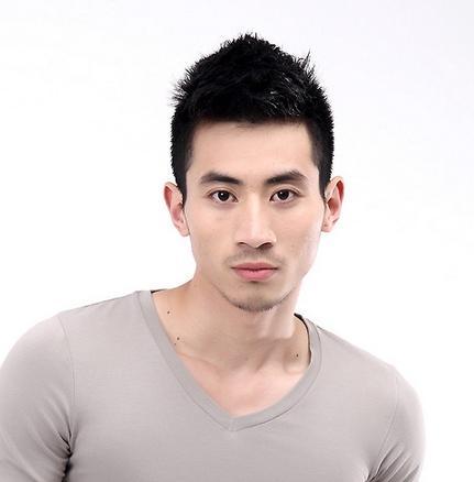 男生短刘海发型:迷倒众位女生的男生短发刘海发型