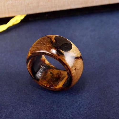 海柳即黑珊瑚作为天然珠宝,有很大的观赏价值与收藏价值.