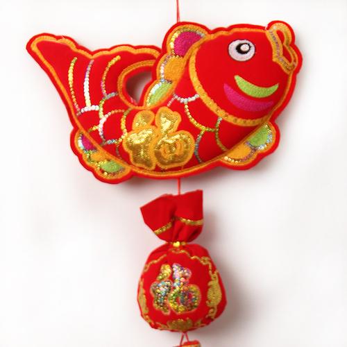 厂家**民间工艺品中国风弯鱼刺绣中国结 乔迁过年吉祥挂件