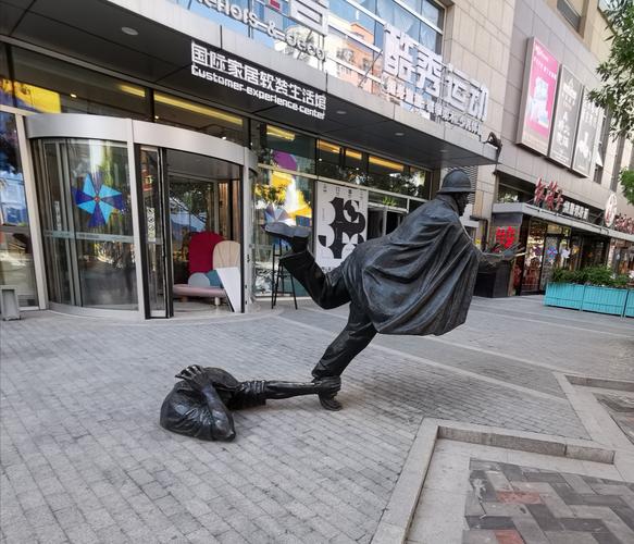 中粮61祥云小镇讲故事的雕塑