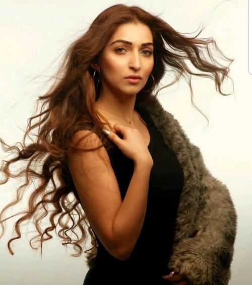 世界小姐2020巴基斯坦赛区冠军,五官精致,笑起来太