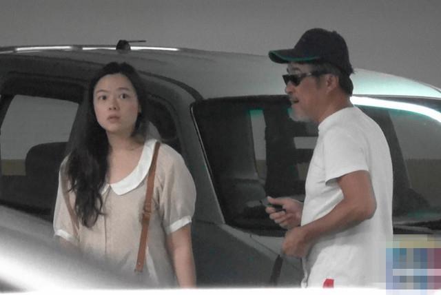 60岁李宗盛三婚,搂小27岁娇妻坐游艇,还曝光黄品源与前妻复合?