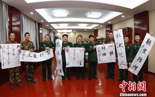 武警书法家王春新挥毫泼墨激励官兵