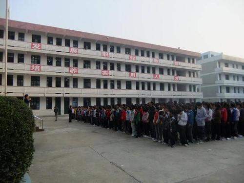 蒙城县高级职业中学承载着19年不断发展的强劲动力,承载着"国家级