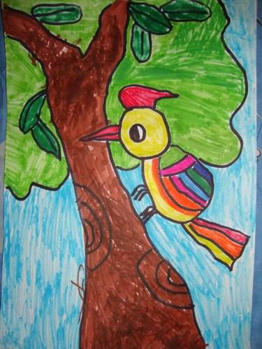 啄木鸟捉虫记-大树和小鸟儿童画